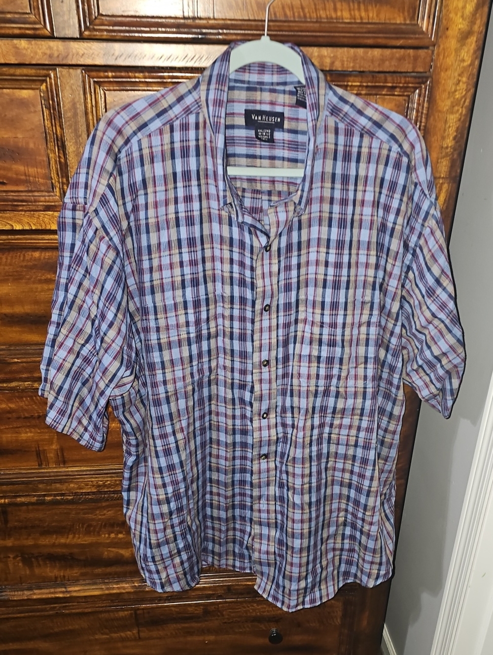 VAN HEUSEN Very Nice Mens Button Down Shirt! Mens Sz XXL! Like New